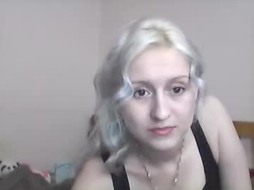 Kissyyy_Girl Chaturbate stream image from April 14, 2025