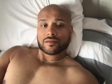 Karobzi Chaturbate stream image from April 14, 2025