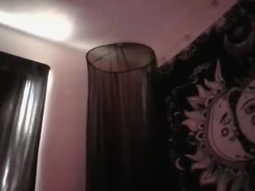 Daddyv44 Chaturbate stream image from April 14, 2025