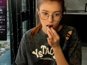 Hoppypoppyy Chaturbate stream image from April 14, 2025