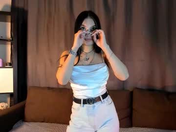 Augustafigge Chaturbate stream image from April 14, 2025