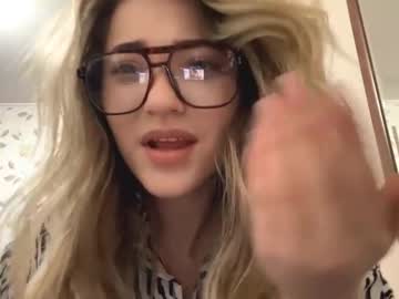 Dawnbluett Chaturbate stream image from April 14, 2025