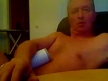 Reini7211 Chaturbate stream image from April 14, 2025