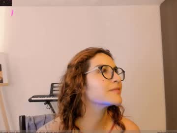Rosiexxx24 Chaturbate stream image from April 14, 2025