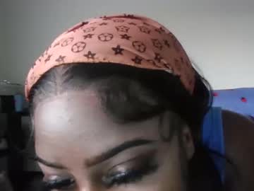 Juicylucy6969g Chaturbate stream image from April 15, 2025