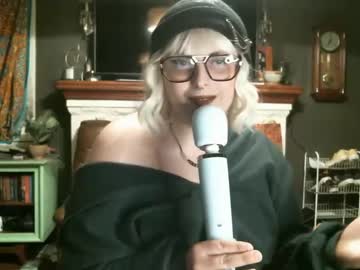 Eileenevercreech Chaturbate stream image from April 15, 2025