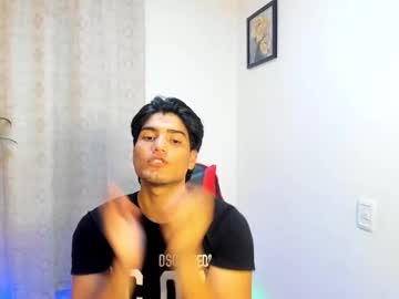 Saenz18 Chaturbate stream image from April 15, 2025