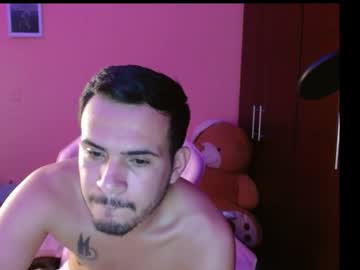 Arontrey21 Chaturbate stream image from April 15, 2025