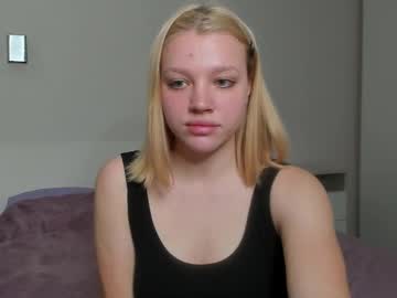 Ary_Little Chaturbate stream image from April 15, 2025