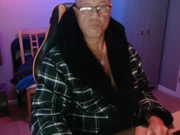 Ravette Chaturbate stream image from April 15, 2025