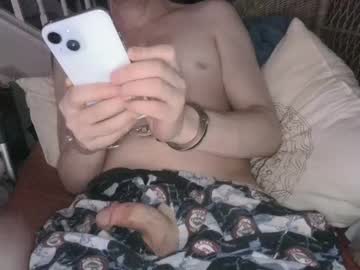 Thehoodedsubb Chaturbate stream image from April 15, 2025
