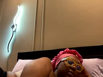 Chocolatecakequeen Chaturbate stream image from April 15, 2025