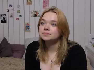 Maxinecheatwood Chaturbate stream image from April 15, 2025