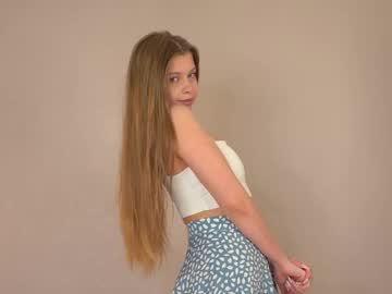 Hey_Heiley Chaturbate stream image from April 15, 2025