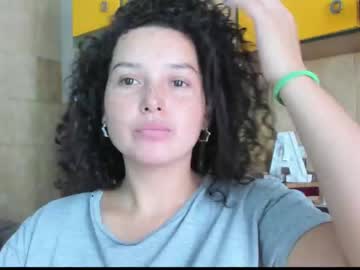 Frecklescurls Chaturbate stream image from April 15, 2025