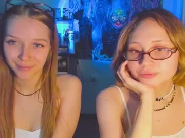 Qtiee0 Chaturbate stream image from April 15, 2025