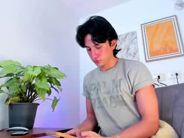 Sweettaaron Chaturbate stream image from April 15, 2025