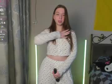 Hrnybb0 Chaturbate stream image from April 15, 2025