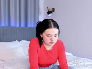 Jennemilk Chaturbate stream image from April 15, 2025