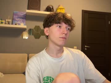 Malcolm_Yang Chaturbate stream image from April 15, 2025