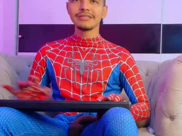 Axcellfox Chaturbate stream image from April 15, 2025