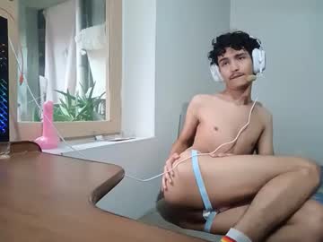 Twinkdinotte Chaturbate stream image from April 15, 2025