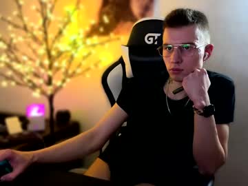 Darkscrubs Chaturbate stream image from April 16, 2025