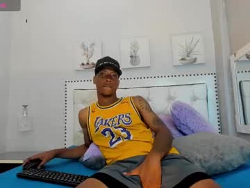 Bigtalor Chaturbate stream image from April 16, 2025
