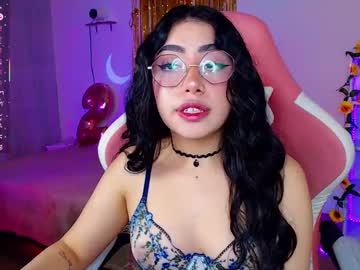 Iamveroo Chaturbate stream image from April 16, 2025