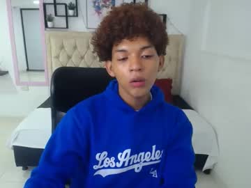 Shyboy_Ebony Chaturbate stream image from April 16, 2025