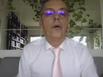 Suit_Elegant Chaturbate stream image from April 16, 2025