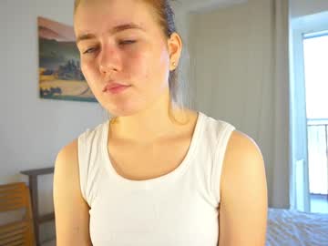 Antoniadewberry Chaturbate stream image from April 16, 2025