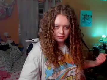 Strwbby Chaturbate stream image from April 16, 2025