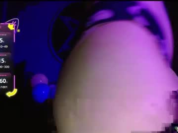 Amilustxx Chaturbate stream image from April 16, 2025