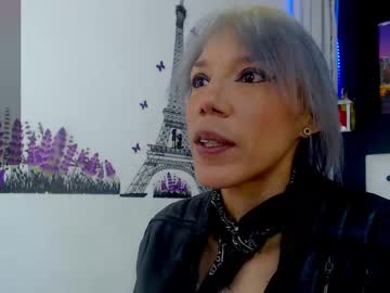 Izzy__Grey Chaturbate stream image from April 16, 2025