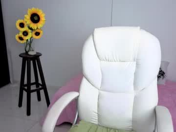 Rebeca_Milf Chaturbate stream image from April 16, 2025