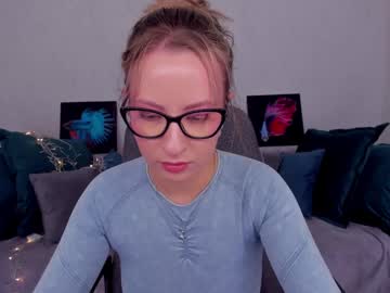 Elisabethmills Chaturbate stream image from April 16, 2025