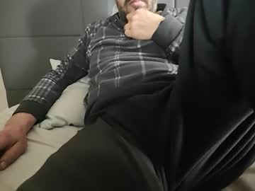 Precumbear Chaturbate stream image from April 16, 2025
