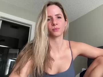 Luxlovely111 Chaturbate stream image from April 16, 2025