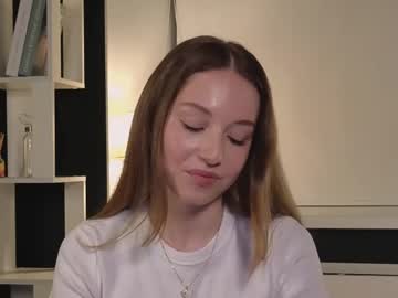 Shelleydeeks Chaturbate stream image from April 16, 2025