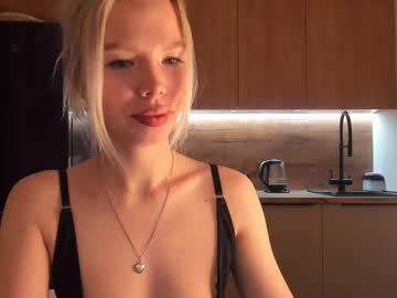 Olivia_Bells Chaturbate stream image from April 16, 2025