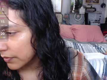 Poploveup Chaturbate stream image from April 16, 2025