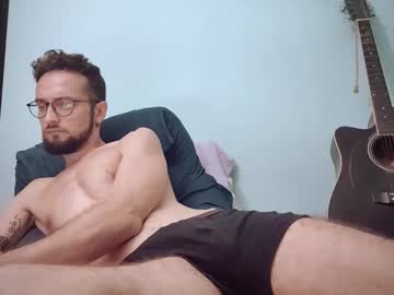 Newriccardobecker Chaturbate stream image from April 17, 2025