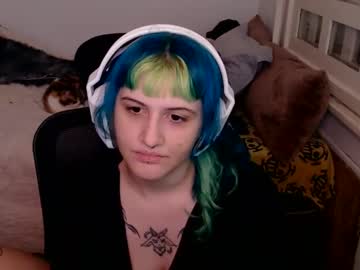 Blueglitch Chaturbate stream image from April 17, 2025