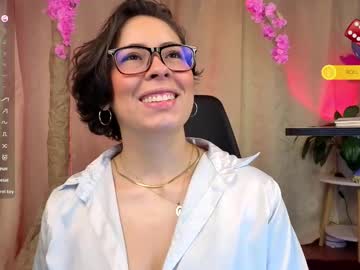 Sophiadumont Chaturbate stream image from April 17, 2025