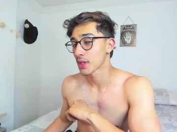 Latinreall Chaturbate stream image from April 17, 2025