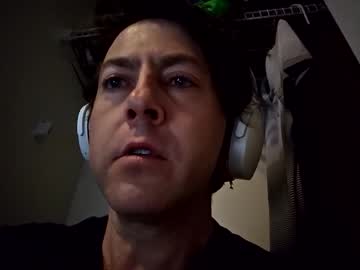 Blowy40 Chaturbate stream image from April 17, 2025