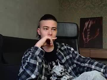 Ernestokyaire Chaturbate stream image from April 17, 2025
