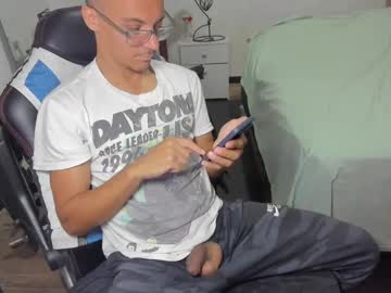 Guachin_New Chaturbate stream image from April 17, 2025