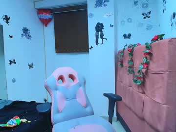 Miahernadez303av Chaturbate stream image from April 17, 2025